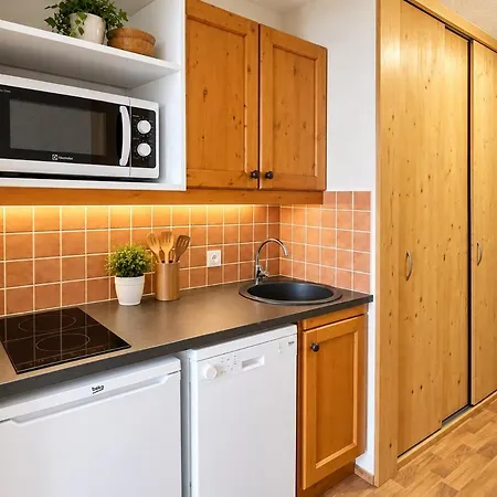- Inout - 4 Beds Flat C-e10 *